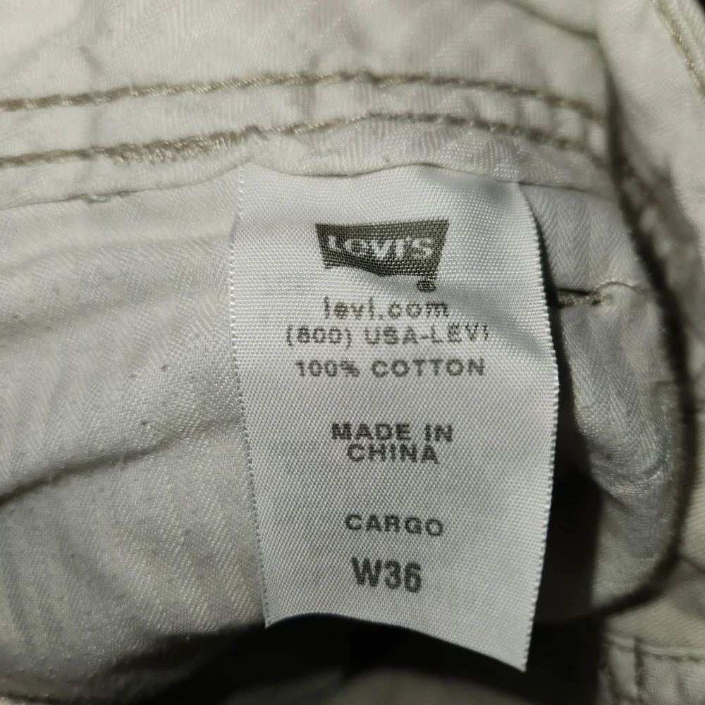 Levis Tan Khaki Cargo Shorts Men's Size 36 Flat Front Thick‎